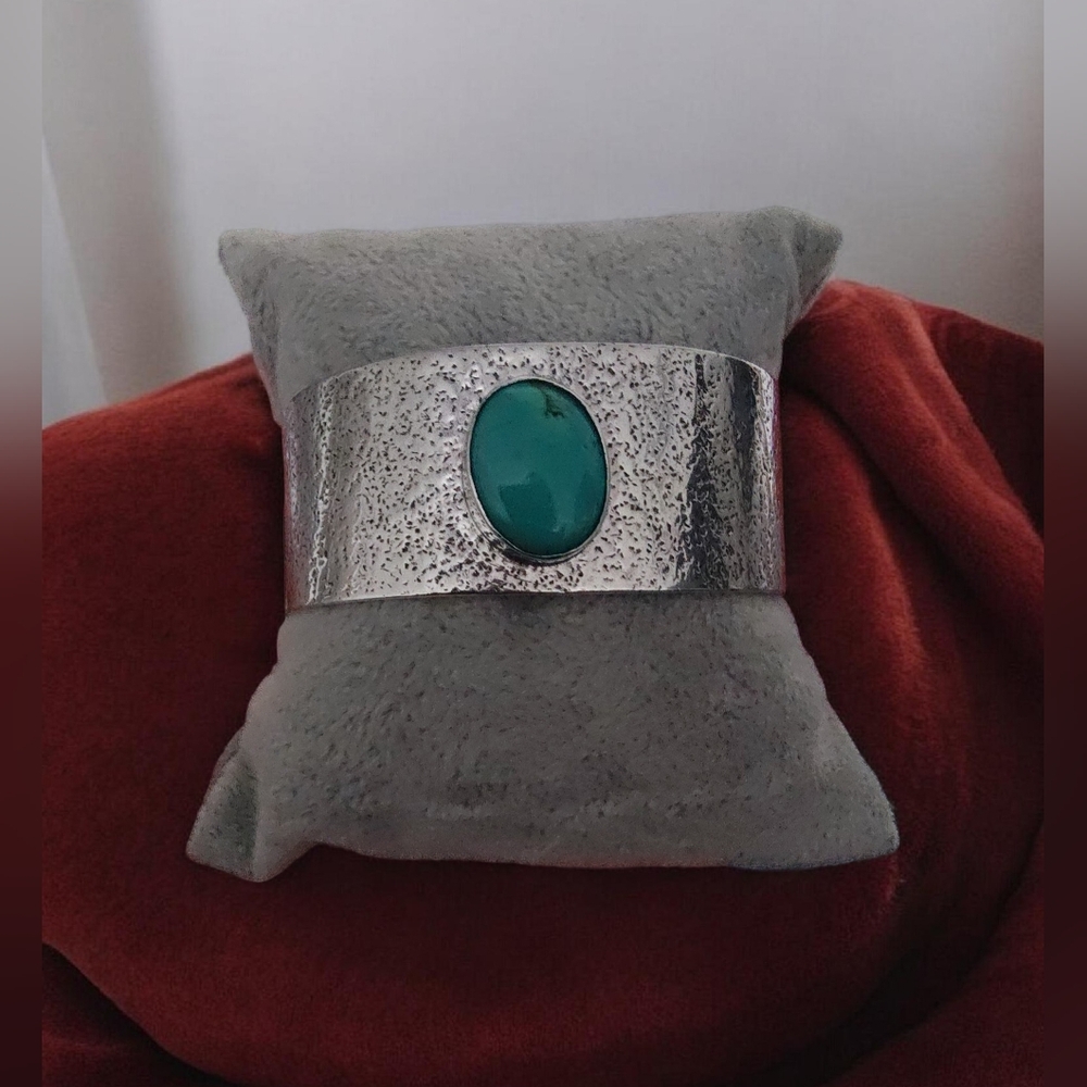 Vintage Southwestern Style Hammered Silver Cuff Bracelet with Turquoise Cabochon